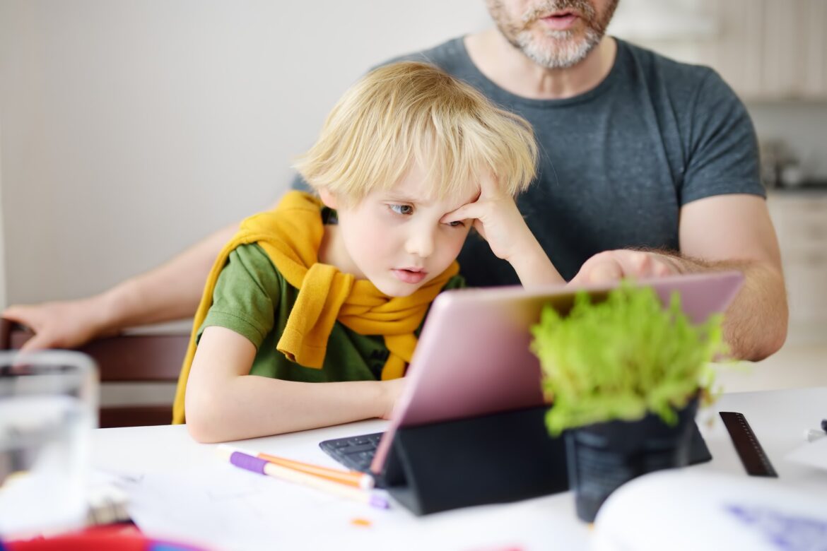homeschooling-homework-parent-lesson-helping-assistance-online-education-home-tablet-video-chat_t20_LlAvRP